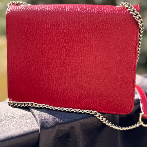Gucci Interlocking G Shoulder Bag – Red Pebbled Leather - Picture 2 of 7